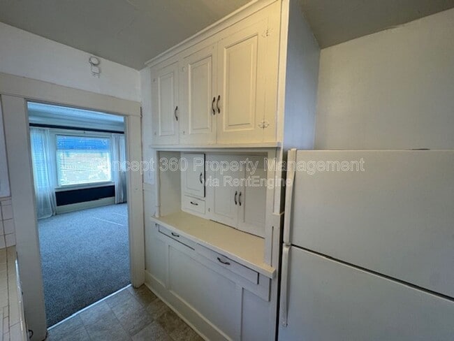 Building Photo - 3811 E 10th St