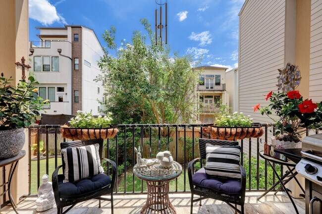 Building Photo - 5217 Lillian St