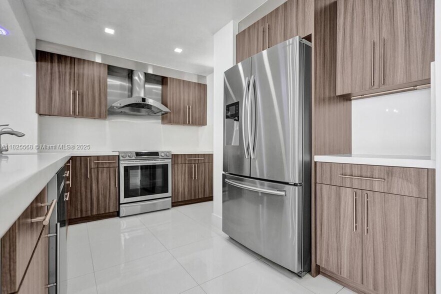 Building Photo - 6450 Collins Ave