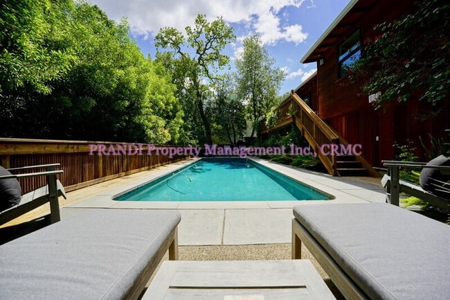 Building Photo - 22 Madrone Ct