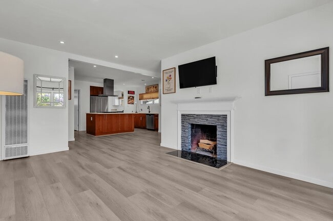 Building Photo - 6415 W 87th St