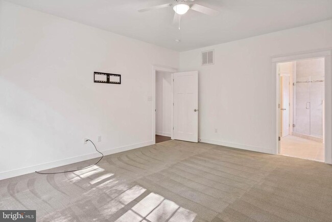 Building Photo - 22395 Arbor Cir