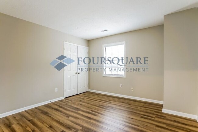 Building Photo - Inviting 2-Bed Townhome with Front Porch, Private Parking  & Storage