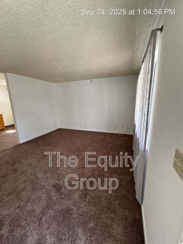 Building Photo - 942 E Tulare Ave