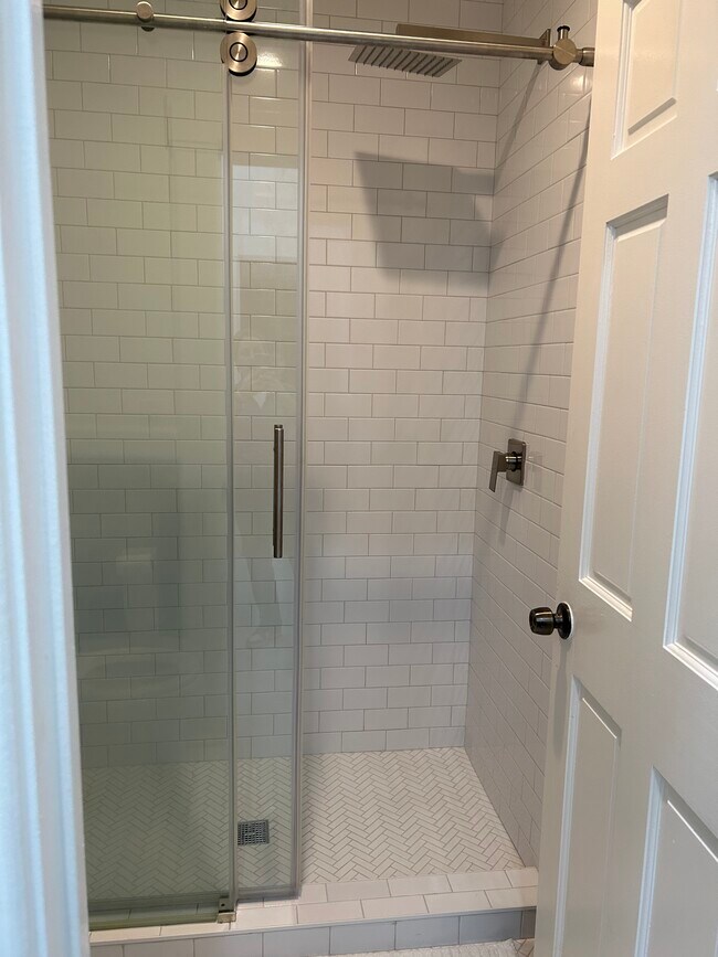 Building Photo - 20 W Oglethorpe Ave