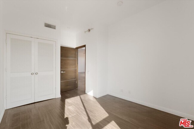 Building Photo - 2175 S Beverly Glen Blvd