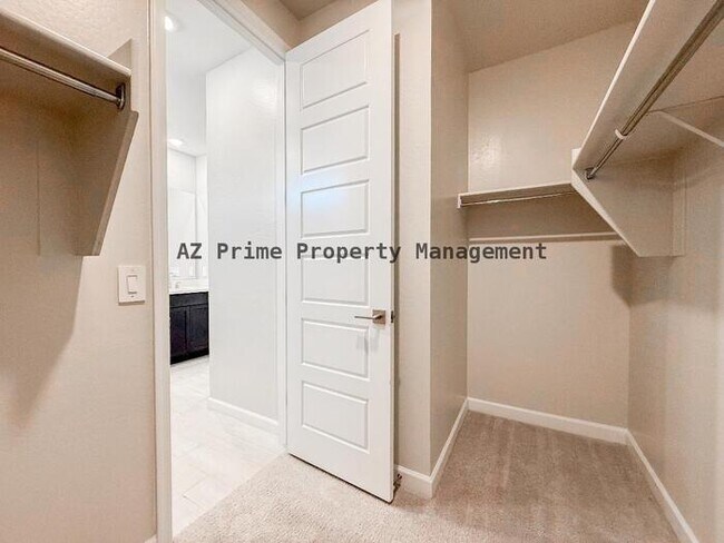 Building Photo - 5138 E Anderson Dr