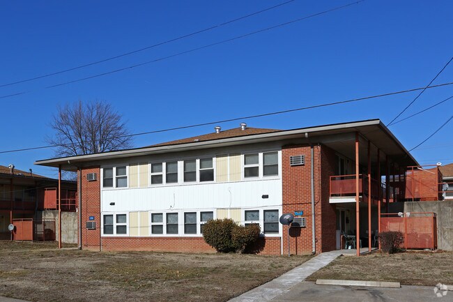 Building Photo - Alton Manor