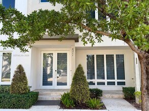 Building Photo - 6311 NW 103rd Psge