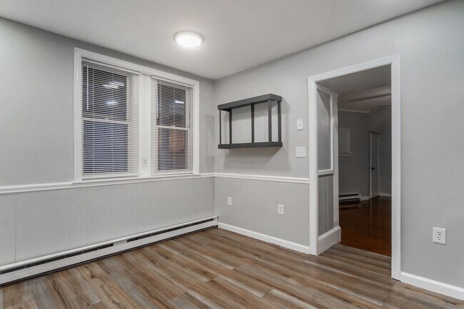 Building Photo - 137-139 Main St