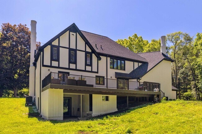 Building Photo - 300 Camelot Way