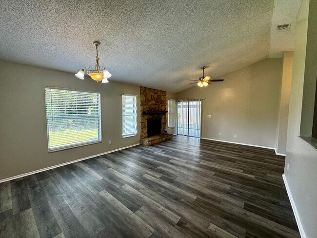 Building Photo - Renovated, Updated & Spacious Home