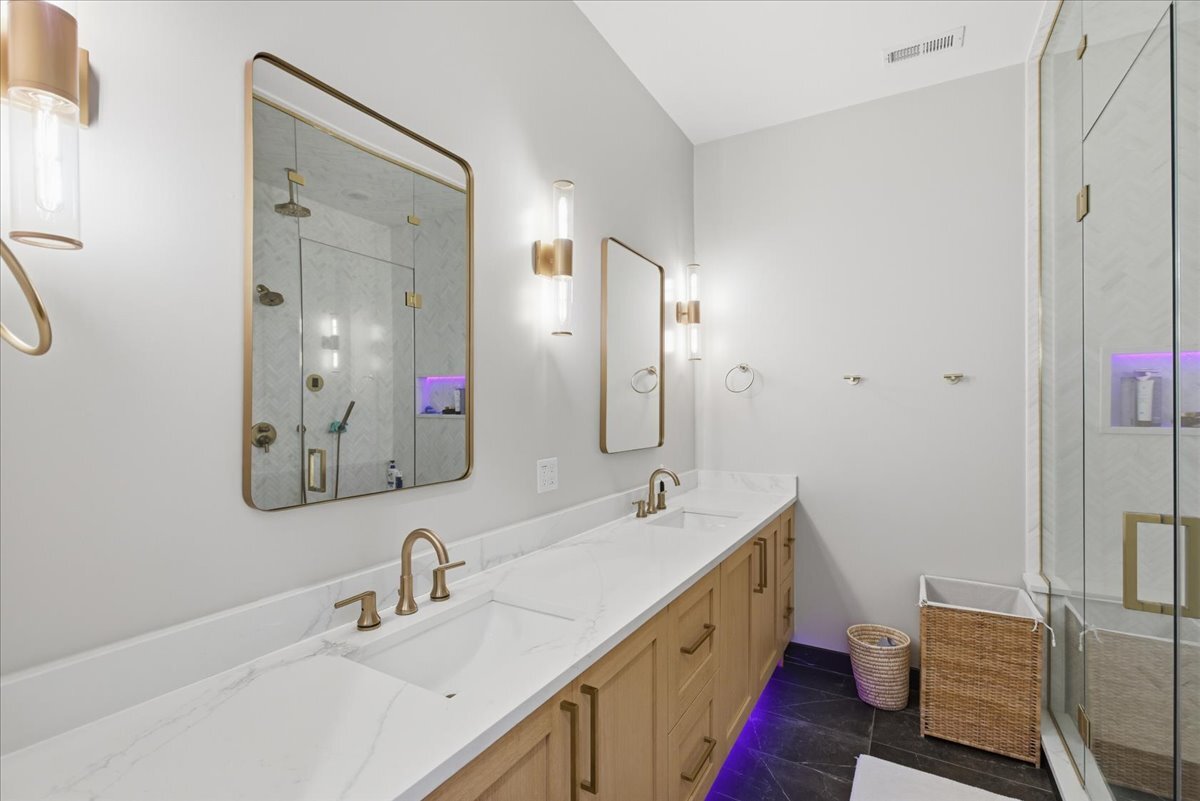 Building Photo - 3219 N Seminary Ave