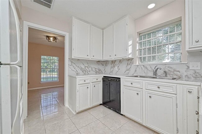 Building Photo - 11503 High Star Dr