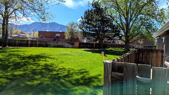 Building Photo - 4150 Monroe Dr