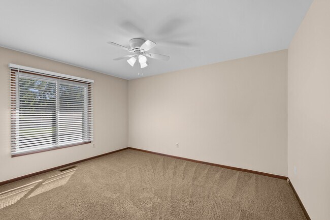 Building Photo - 38636 Rutgers Dr