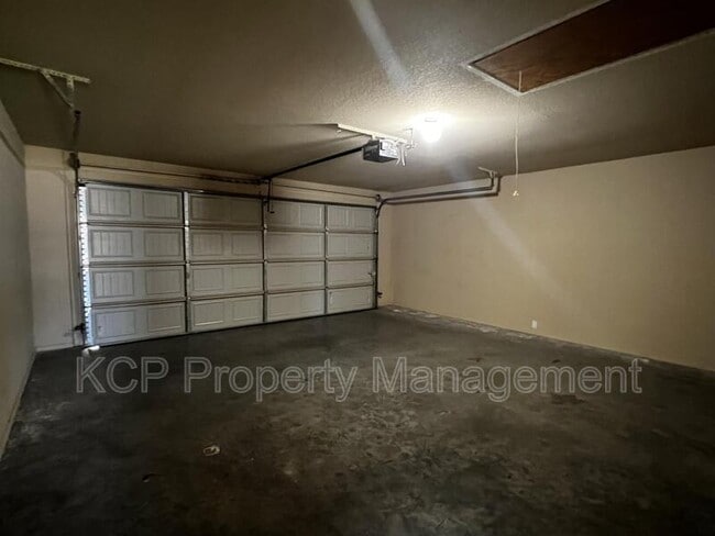 Building Photo - 210 Regency Dr