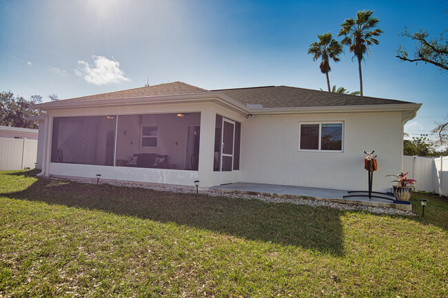 Building Photo - 3887 Hawkeye Cir