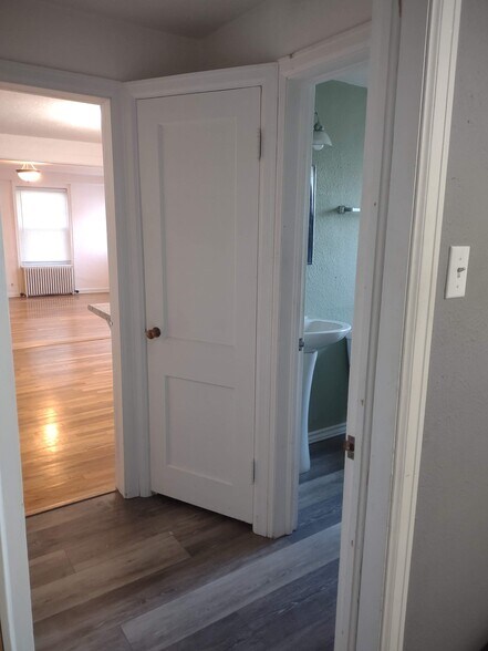 Building Photo - 700 W 17th St