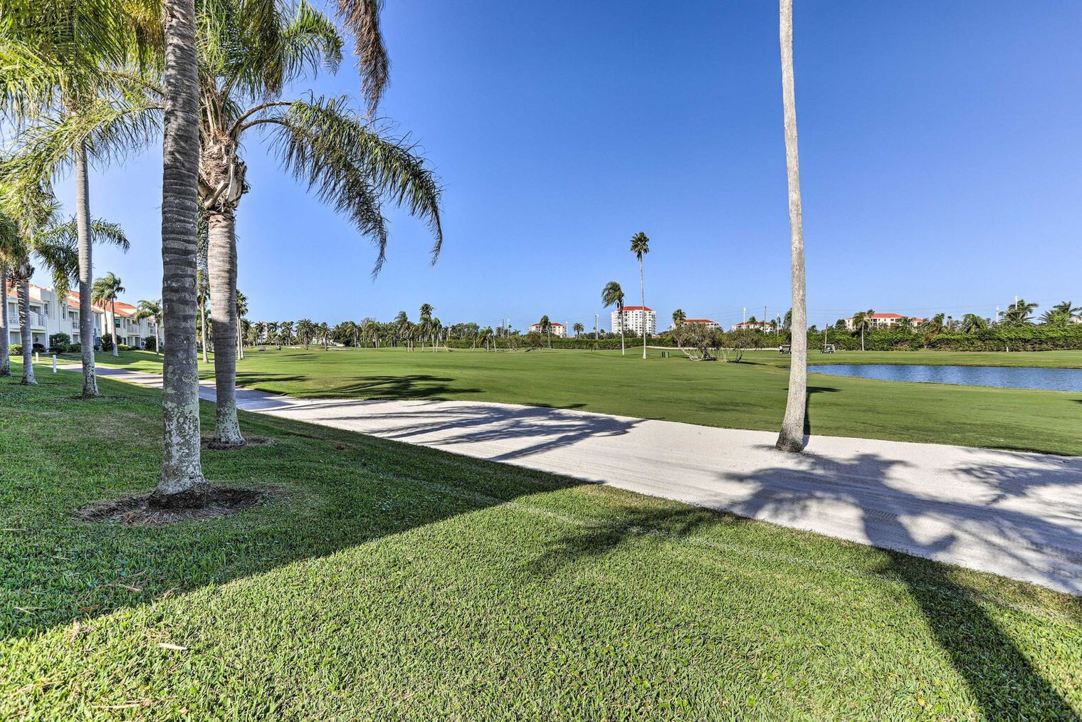 Building Photo - 6141 Bahia Del Mar Blvd S