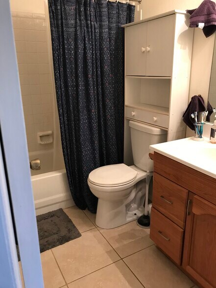 Bathroom - 2630 Juniper Ave