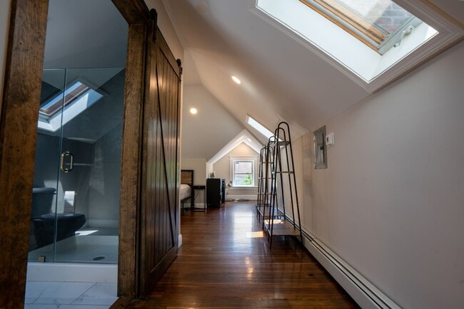 Building Photo - Completely renovated studio with all utils included AVAILABLE 6/1/2026