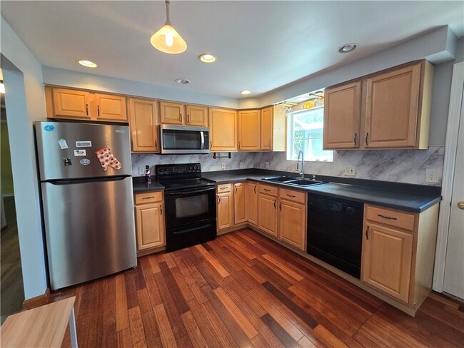 Building Photo - 237 Countess Dr