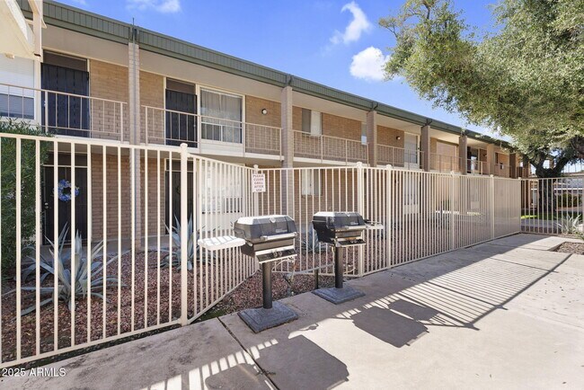 Building Photo - 3737 E Turney Ave