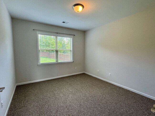 Building Photo - South AVL - Beautiful, Spacious, Versatile...