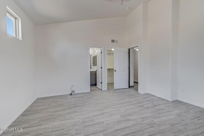 Building Photo - 14849 Tierra Escape Ave