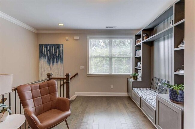 Building Photo - 1450 Edgebrook Ct NE