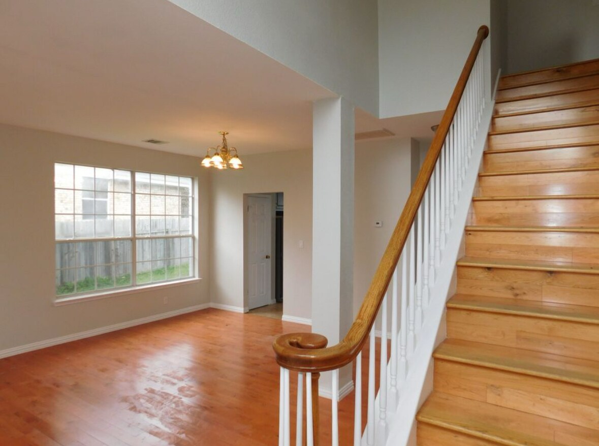 Building Photo - 703 Thrush Dr