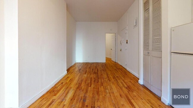 Building Photo - 309 E 90th St