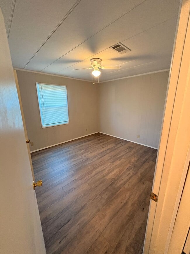 Building Photo - 195 Nunnally St