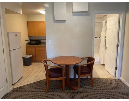 Building Photo - 358 Main St