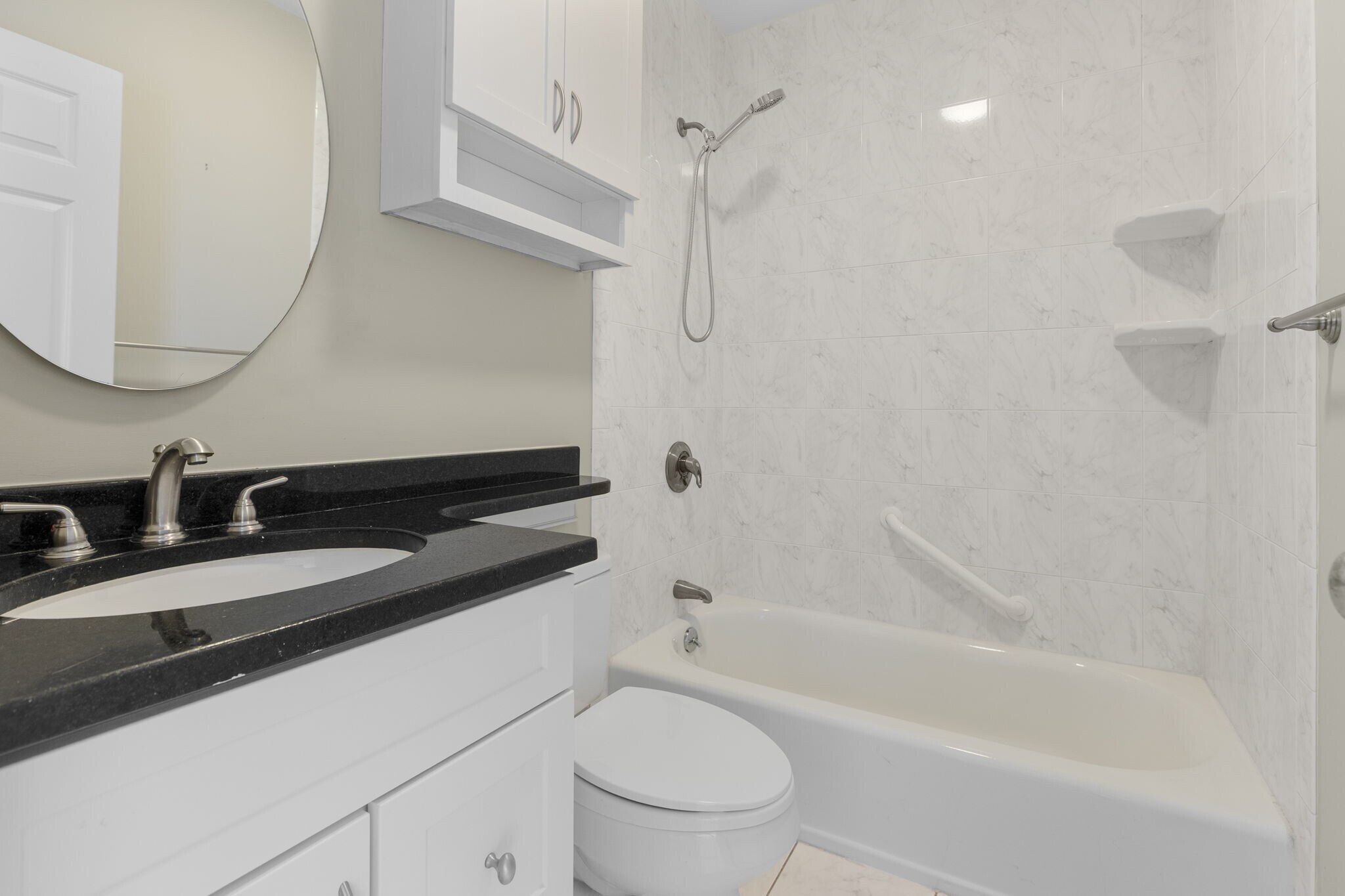 Building Photo - 17 Follen St