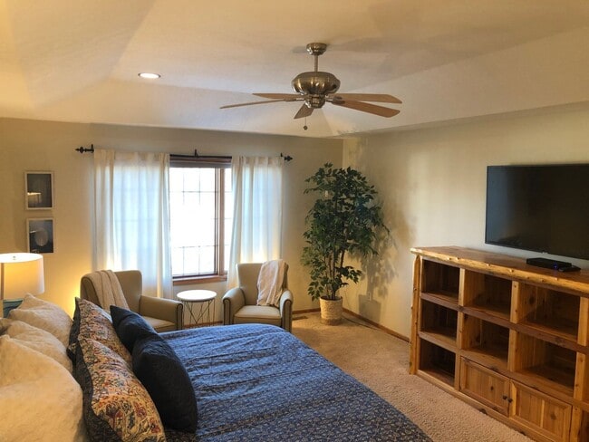 Building Photo - Southern Woods Comfort