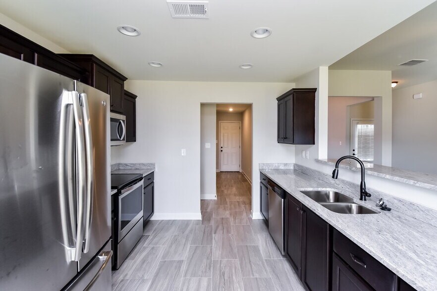 Building Photo - 3555 Sabra Ln