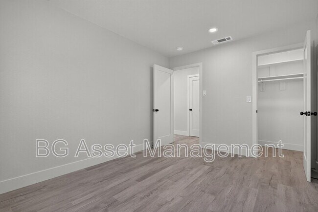 Building Photo - 1910 Encima Dr