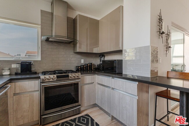 Building Photo - 6072 Pickford St