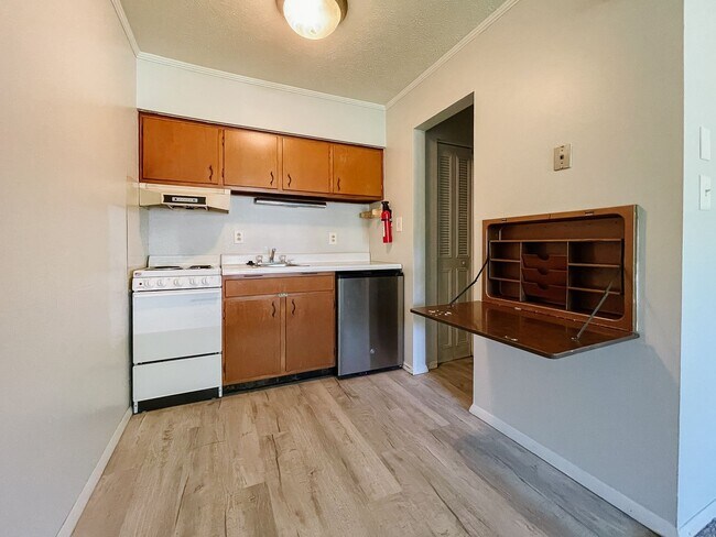 Building Photo - **Available Now!** Studio Apartment Close to BSU