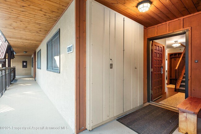 Building Photo - 400 Wood Rd