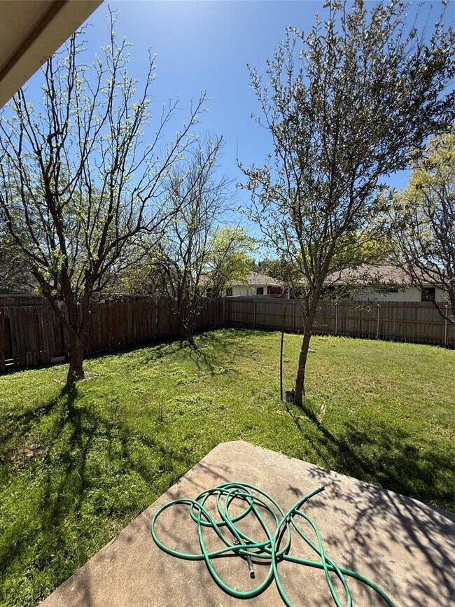 Building Photo - 2562 Vernell Way