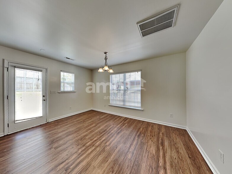 Building Photo - 1438 Pleasant Garden Ln
