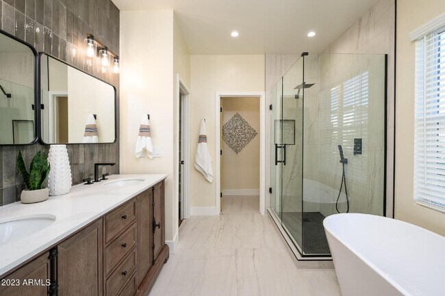 Building Photo - Exclusive Urban Sanctuary—Sophisticated Townhouse in Vibrant Phoenix