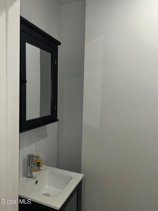 Building Photo - 351 4th St