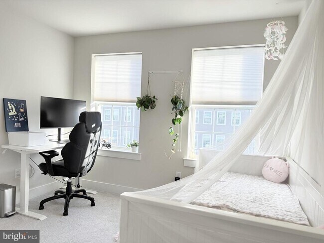 Building Photo - 214 Red Leaf Ln