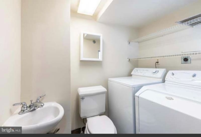 Building Photo - 1318 Dickinson St