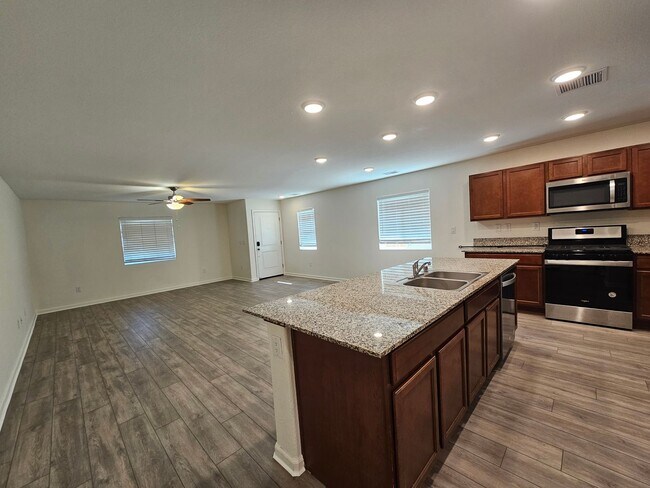 Building Photo - 322 Double Spring Dr
