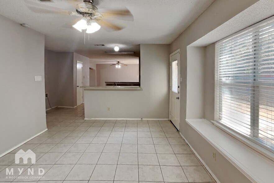 Building Photo - 3205 Meadowview Dr